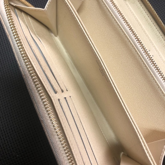 Louis Vuitton Wallet - Picture 5 of 7